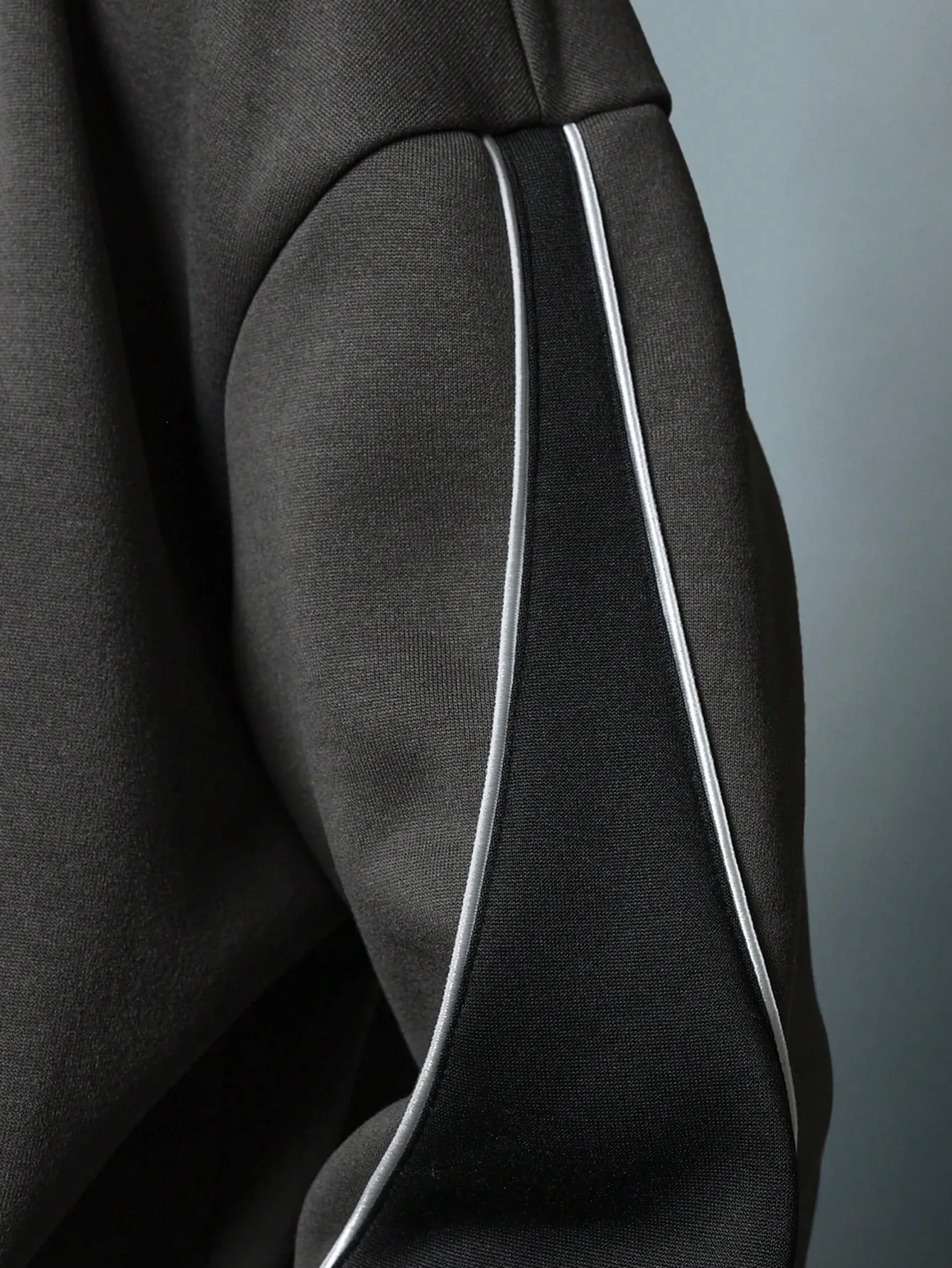 Crop Fit Contrast Sleeve Insert Panel Sweatshirt With Piping