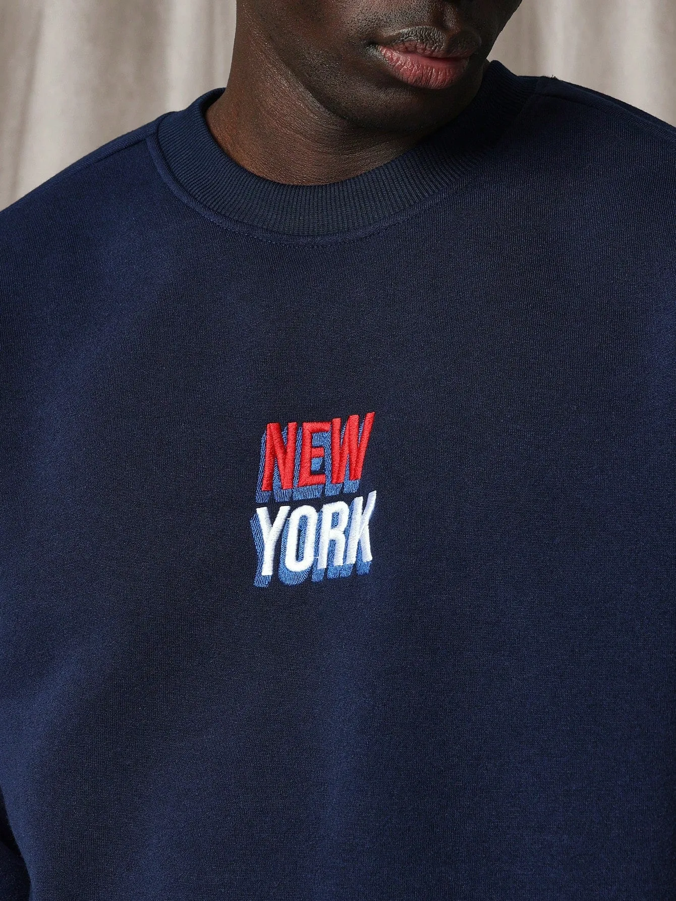 Crop Fit Crew Neck Sweatshirts With New York Embroidered Pattern