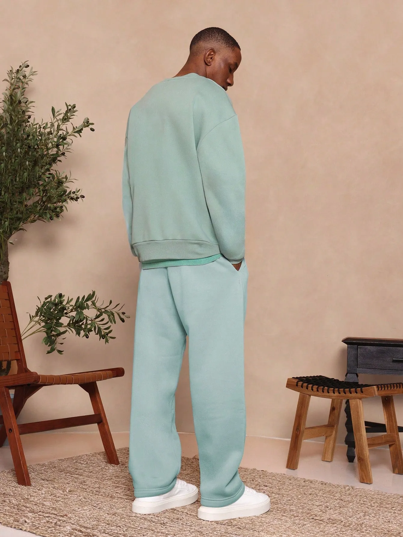 Regular Fit Long Sleeve Heavyweight Essential Sweatshirt